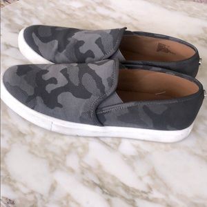 Grey Cammo ||Steve Madden||“Safary” flats|| size10